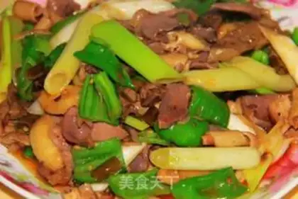 Make stir-fried chicken offal with pickled pepper step 8