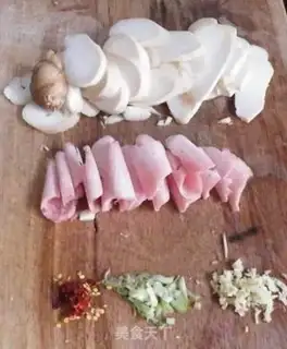Make stir-fried cabbage with mushroom step 2