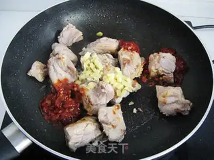 Make Sichuan-style pork ribs with potatoes step 4