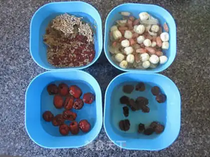 Make Lotus seeds, lily and laurel garden porridge step 0