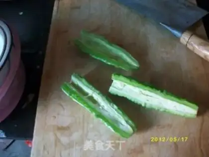 Make Scrambled eggs with bitter gourd step 0
