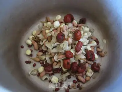 Make Lotus seeds, lily and laurel garden porridge step 3