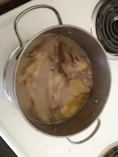 Make Pork bones, chicken feet and eyebrow bean soup step 2