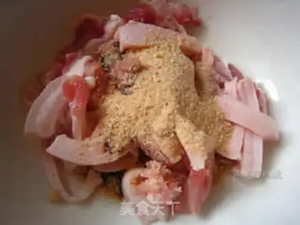 Make Steamed pork with dried plum vegetables and flour step 0