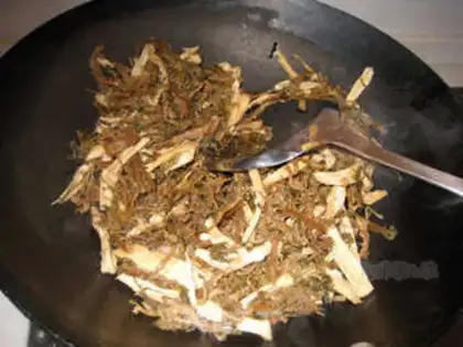 Make Steamed pork with dried plum vegetables and flour step 2