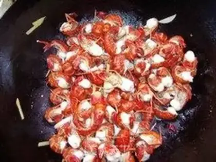Make Braised shrimp balls in brown sauce step 4