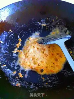 Make stir-fried pumpkin with salted egg yolk step 3