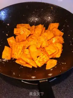 Make stir-fried pumpkin with salted egg yolk step 4