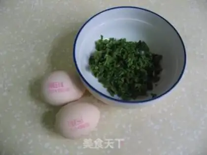 Make Scrambled eggs with Chinese toon step 2