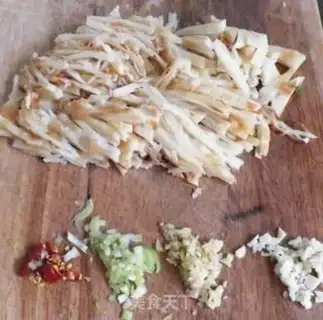 Make stir-fried cake with bean sprouts step 1