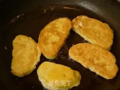Make Pan-fried steamed buns slices step 5
