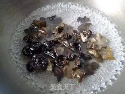 Make Cucumber mixed with black fungus step 1