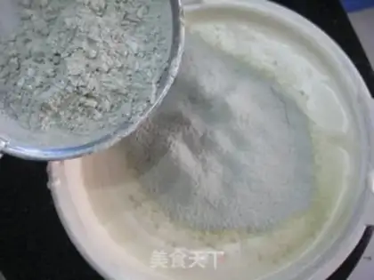 Make Matcha sponge cake roll step 3