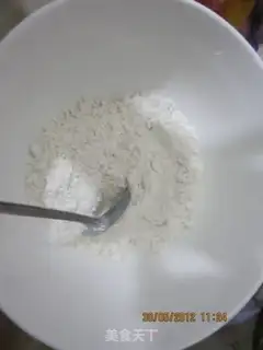 Make onion meat pie step 0
