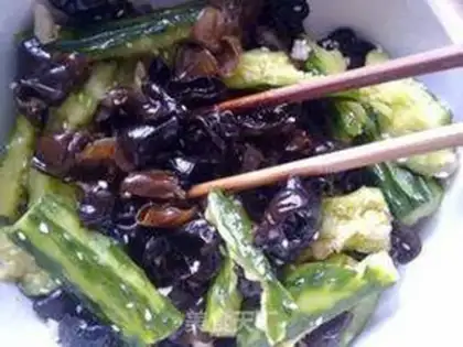 Make Cucumber mixed with black fungus step 5