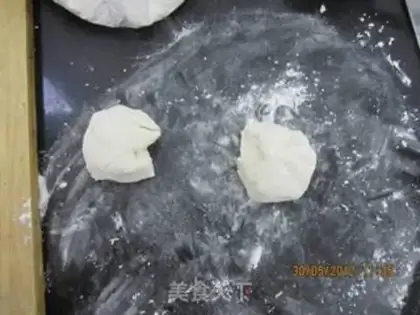 Make onion meat pie step 2