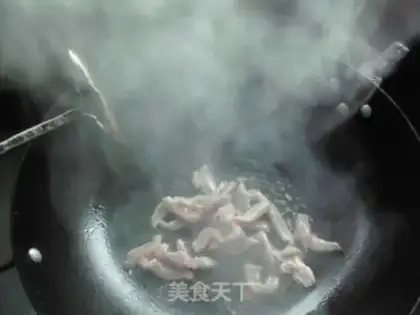 Make stir-fried pork with garlic sprouts step 1