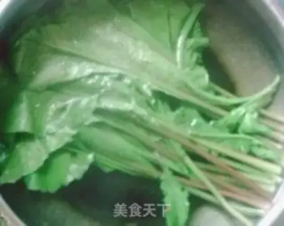 Make radish tassel soup step 1