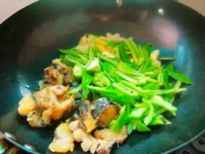 Make Home-cooked fish step 4