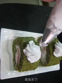 Make Matcha sponge cake roll step 9