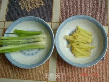 Make Saute radish in oyster sauce step 1