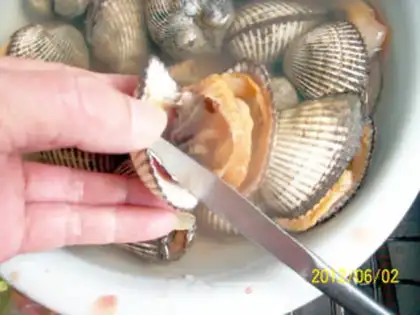 Make stir-fried clam with leek and edame step 1