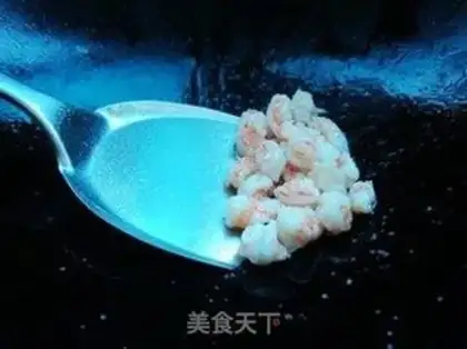Make stir-fried shrimp with celery step 1