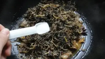 Make Braised pork ribs with dried purslane step 8
