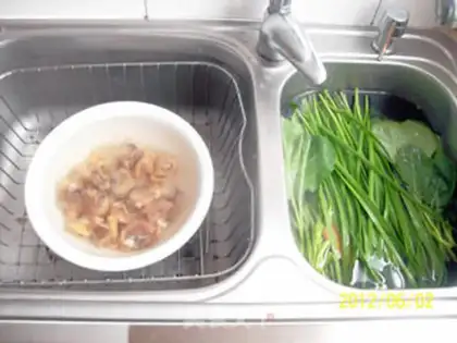 Make stir-fried clam with leek and edame step 4