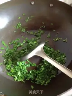 Make stir-fried pine nuts with leeks and corn step 1