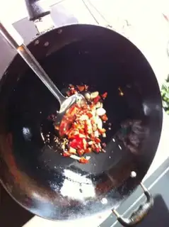 Make stir-fried shredded pork with black bean sauce step 2