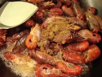 Make Shisanxiang crayfish step 3