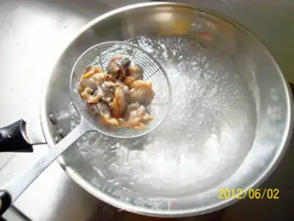 Make stir-fried clam with leek and edame step 7