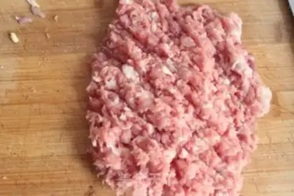 Make pork burger step 1