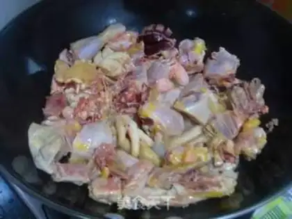 Make Bone soup, fresh meat, sea cucumber wonton step 5