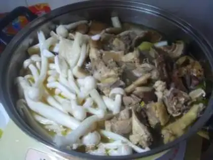 Make Stewed chicken soup with fresh mushrooms step 8
