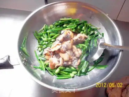 Make stir-fried clam with leek and edame step 14