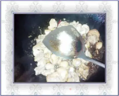 Make Braised bullfrog with green onions step 3