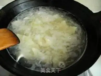 Make Bone soup, fresh meat, sea cucumber wonton step 11
