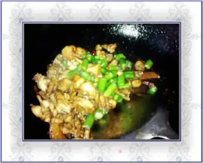 Make Braised bullfrog with green onions step 4