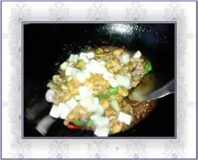 Make Braised bullfrog with green onions step 5