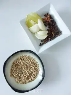 Make Spicy saliva chicken step 1
