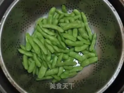 Make Boiled edamame with wine aroma step 0