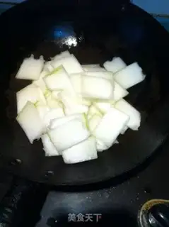 Make stir-fried pickled vegetables with white gourd step 2
