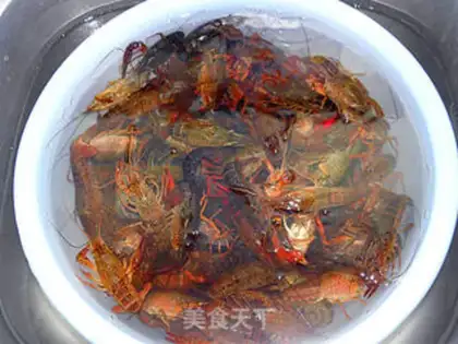 Make Dry stir-fried crayfish step 1