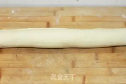 Make Scallion scented roll step 2