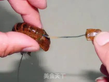 Make Dry stir-fried crayfish step 3