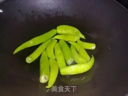Make Tiger skin green pepper step 1