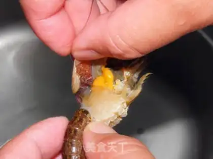 Make Dry stir-fried crayfish step 4