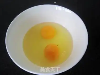 Make Fried eggs with beans step 1